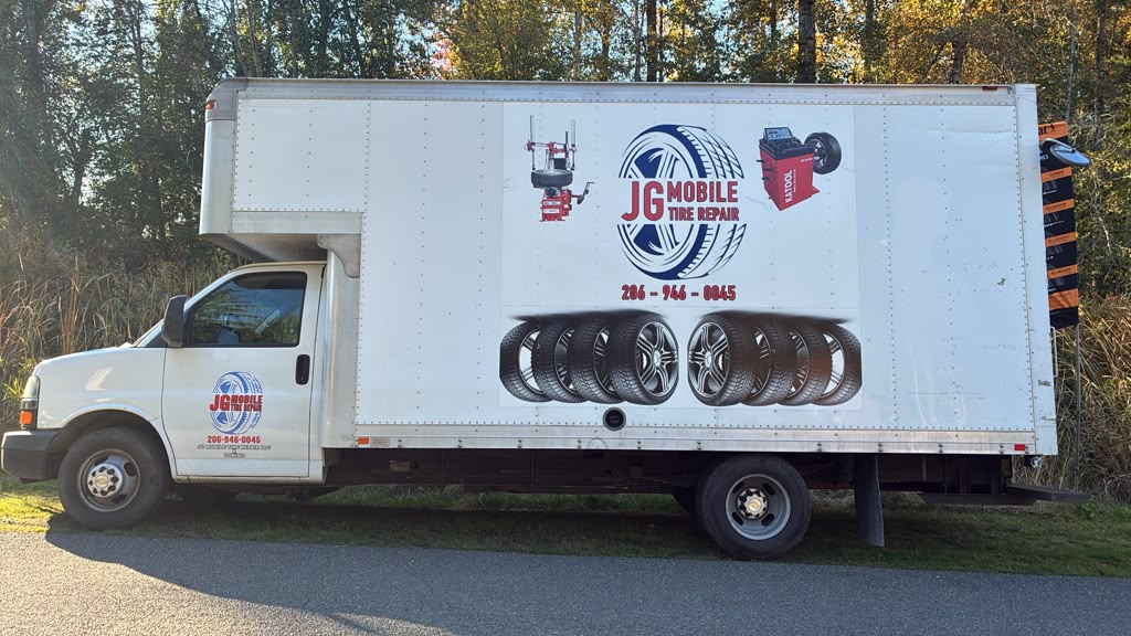 JG Mobile Tire Repair box truck with tire machine